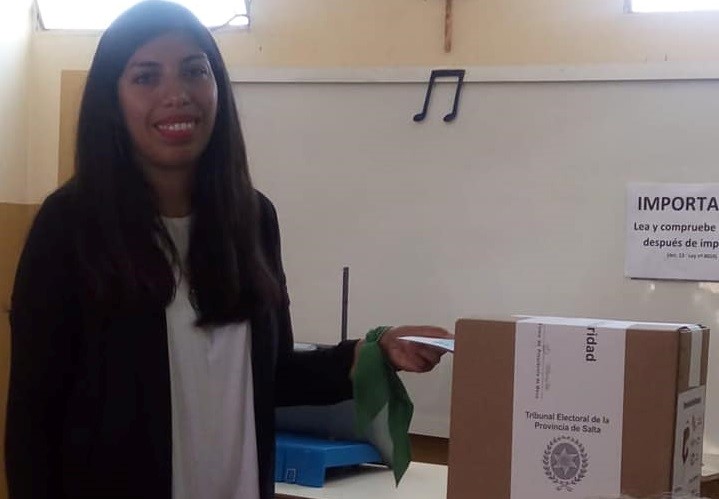 El oscurantismo goza de buena salud | Autoridades quisieron prohibir el voto de una precandidata por usar pañuelo verde