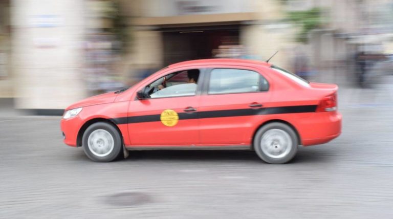 70 por ciento | Taxistas salteños piden aumento de tarifas