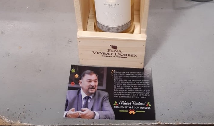 Campaña en marcha | Miguel Isa repartió los vinos de Mario Peña entre los municipales