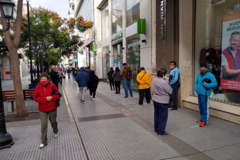 En Salta | El empleo público iguala al privado mientras el informal desborda