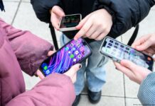 Abajo el crayón, arriba el celu | Más de la mitad de los salteñitos de 3° grado tienen dispositivo personal