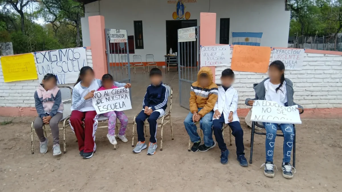 La tragedia de la educación en Salta | Estudian en una iglesia porque no les arreglan la escuela